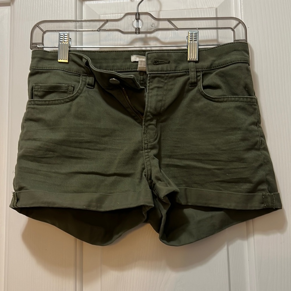 H&M Camo Green Shorts, Size 4
